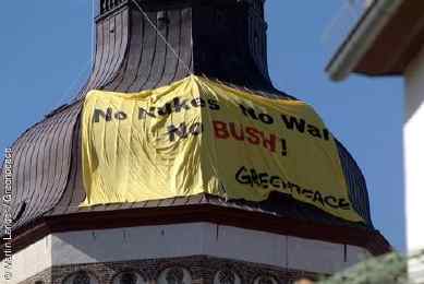 Greenpeace auf dem Kirchturm in Stralsund